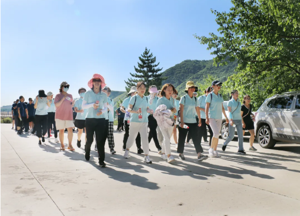 增強(qiáng)團(tuán)隊合力 展示泓源風(fēng)采 ——泓源公司開展登山比賽活動(圖2)